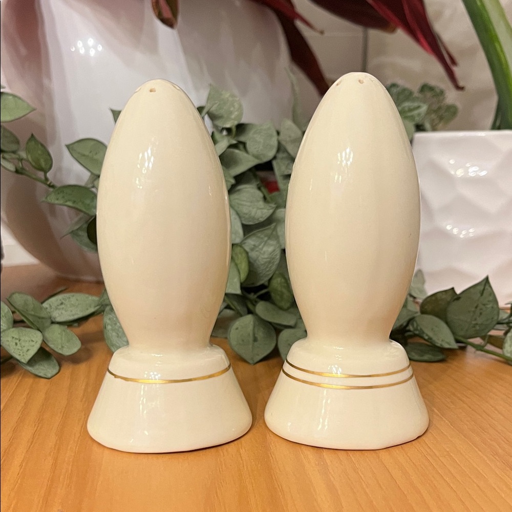 Coors Pottery Vintage 1930’s Salt & Pepper Shaker Set EUC - Picture 3 of 7